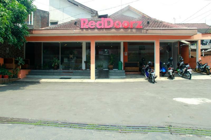 Reddoorz Syariah Near Btc Fashion Mall باندونج المظهر الخارجي الصورة